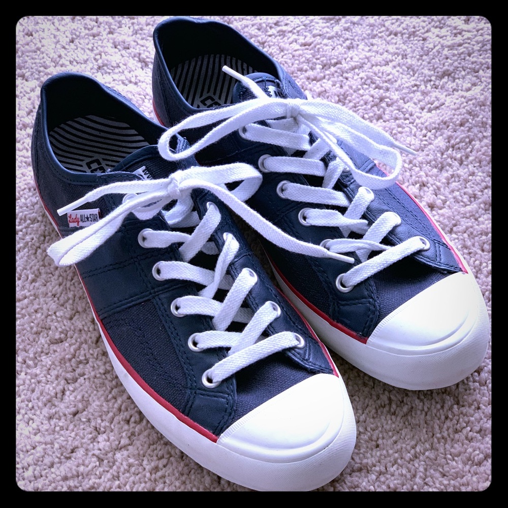 Converse Sneakers size 8 NWOT